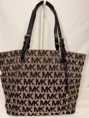Large Jet Set Logo Michael Kors Tote